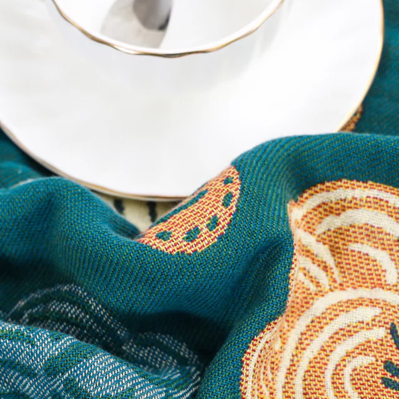 Trapunta reversibile in garza di cotone vintage con nappe