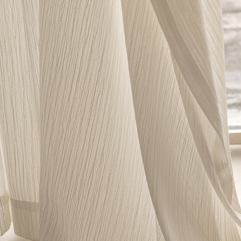 Tenda filtrante moderna e minimalista con texture leggera
