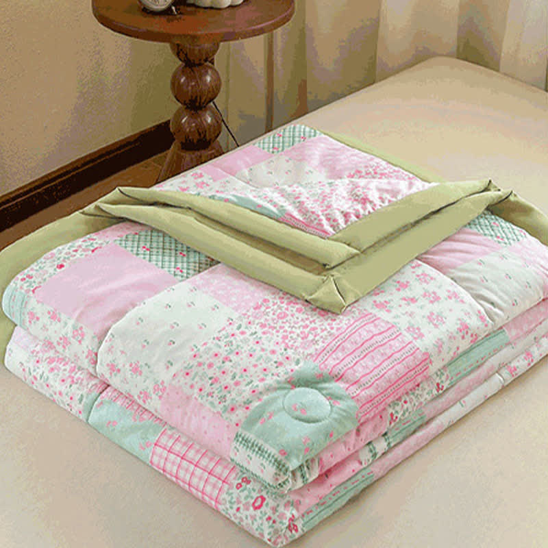 Trapunta estiva in garza a doppio strato con motivo floreale patchwork
