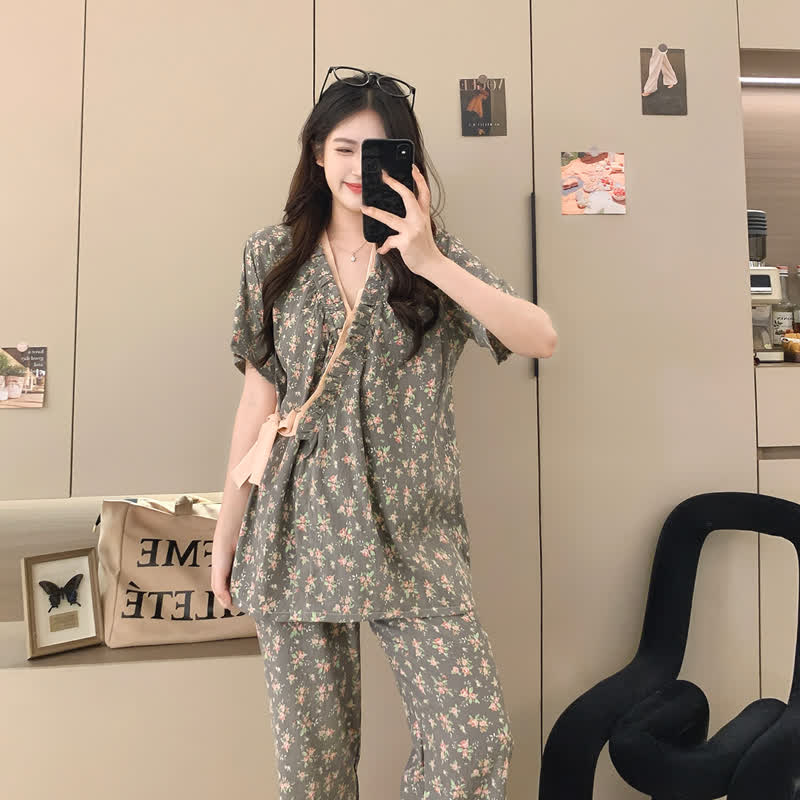 Completo da notte con kimono con volant e stampa di rose