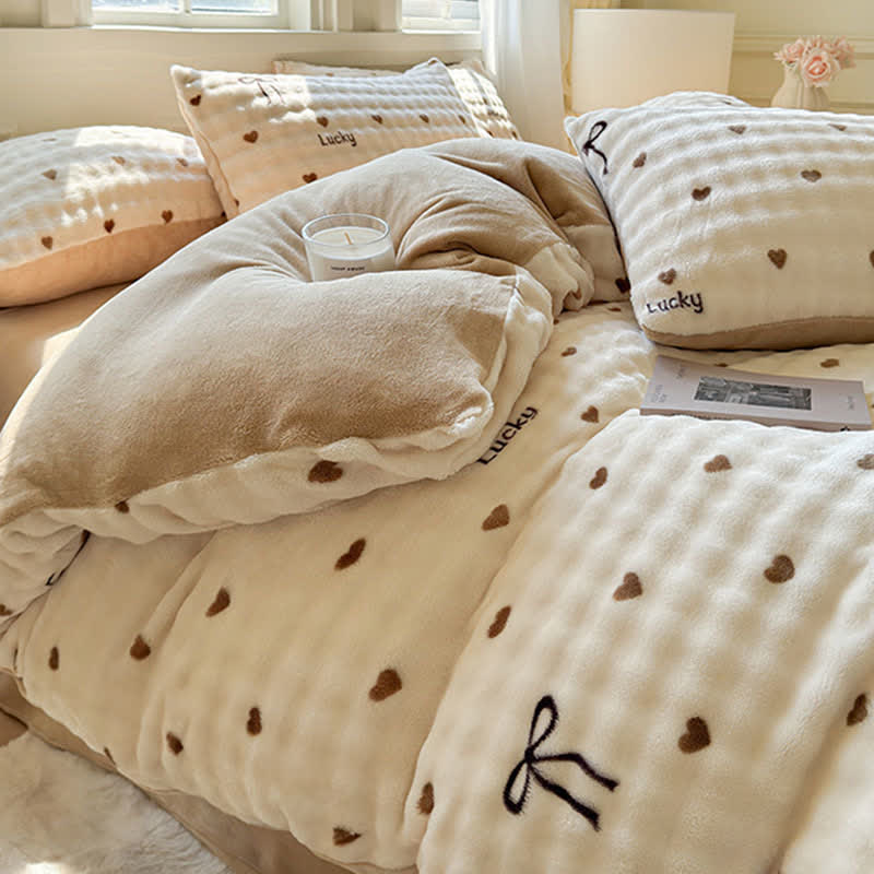 Set di biancheria da letto caldo in peluche con fiocco a cuore - image 5