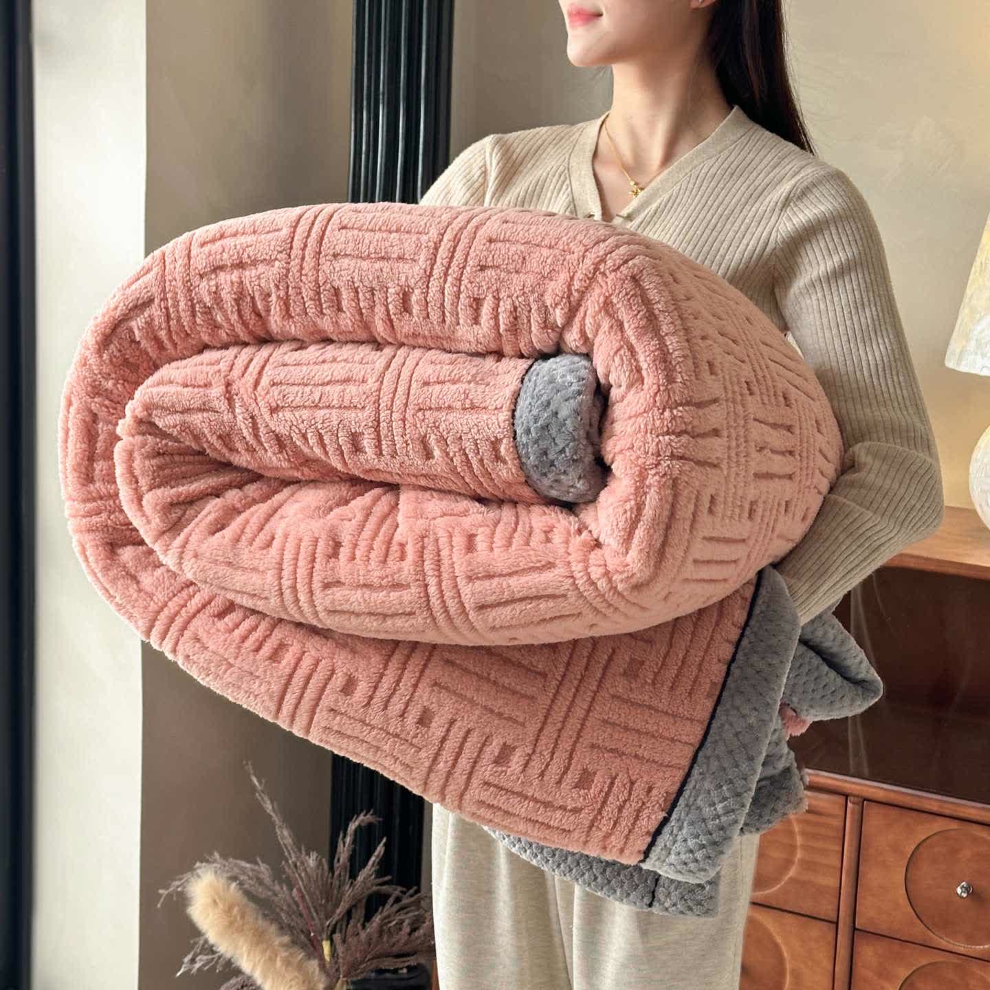 Coperta in peluche con bordi a contrasto in rilievo geometrico - Rosa - Matrimoniale - image 10