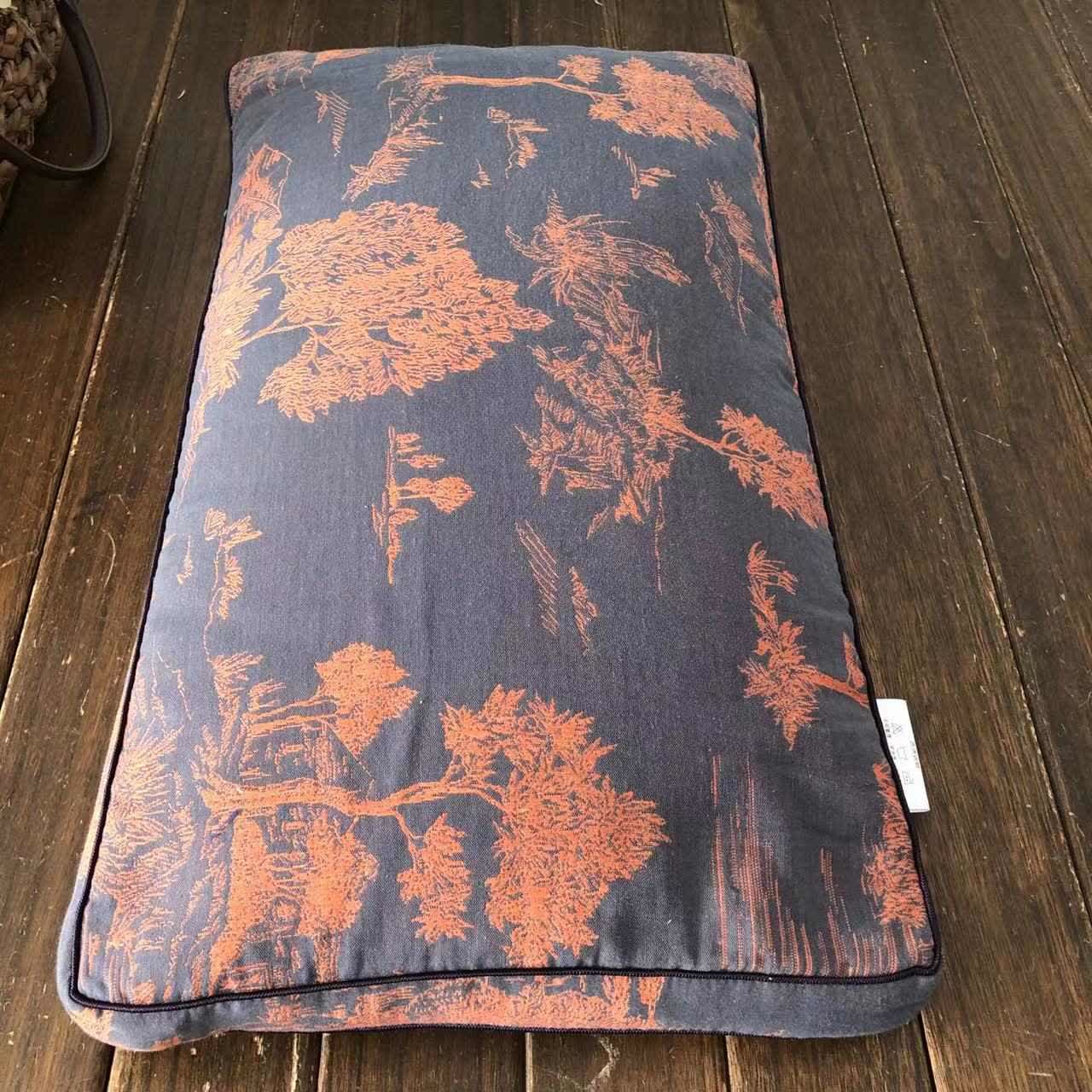 Federa in garza di cotone con motivo paesaggio e albero - 1 cuscino di grano saraceno - 33 cm x 60 cm - image 0