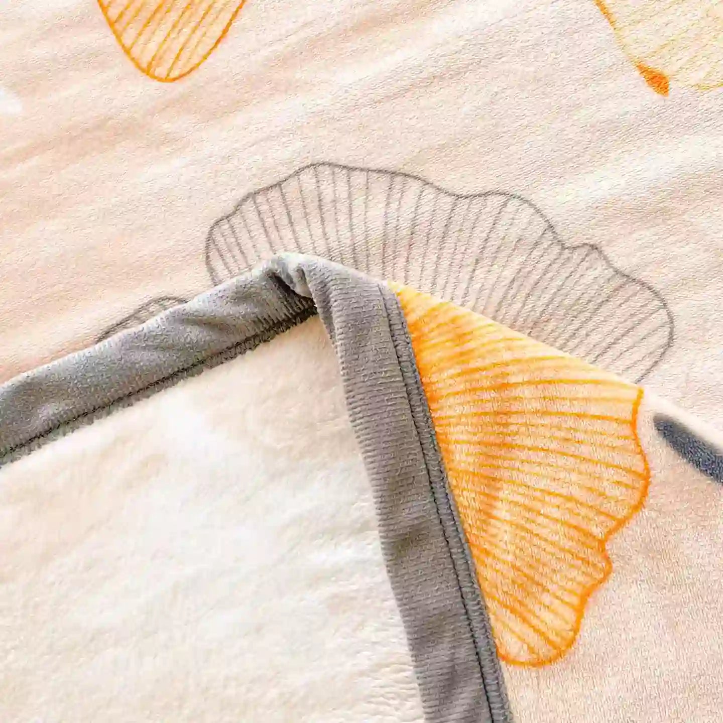 Coperta calda e accogliente con foglie di ginkgo - image 6