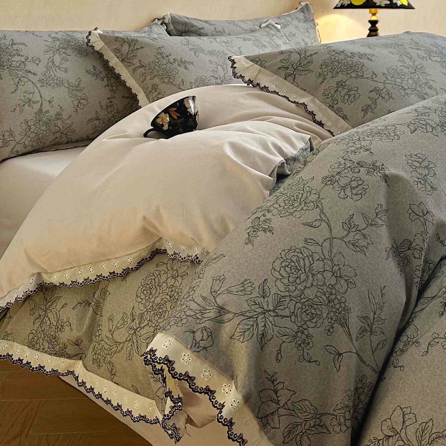 Set di biancheria da letto in pizzo floreale artistico in cotone spazzolato Ownkoti - Verde - Matrimoniale Grande - image 1