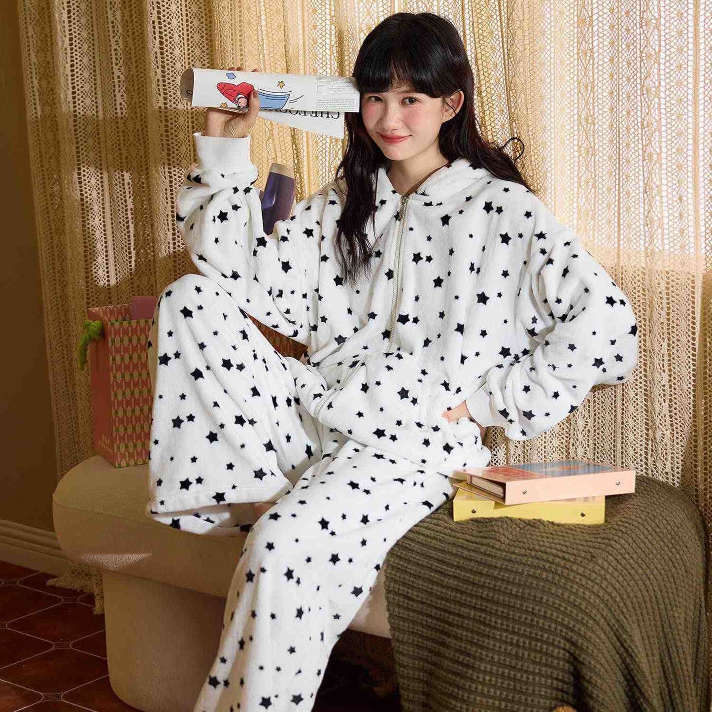 Completo da notte in peluche con cappuccio e cerniera a forma di orecchie da coniglio - image 3