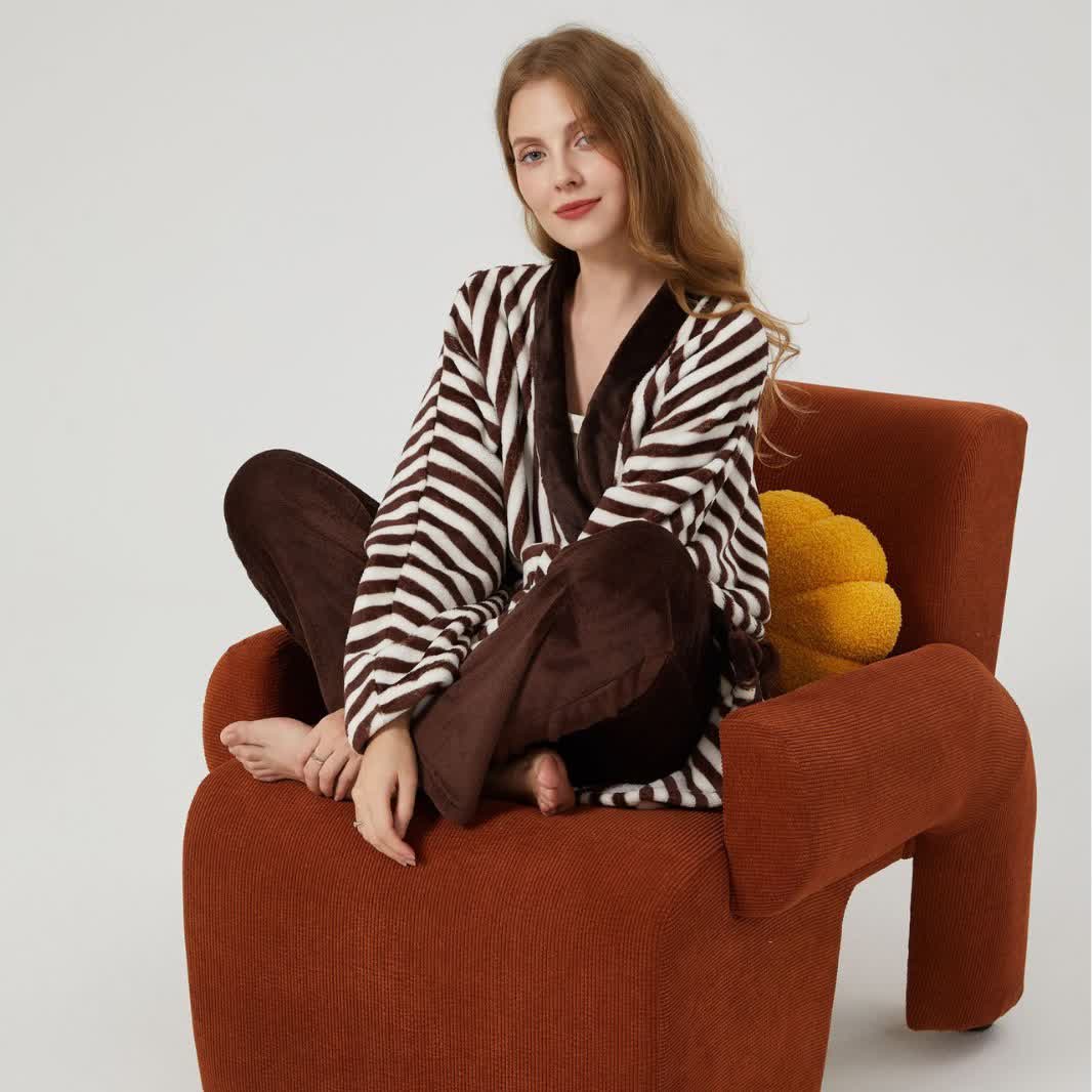 Completo da notte in peluche stile kimono a righe - image 3
