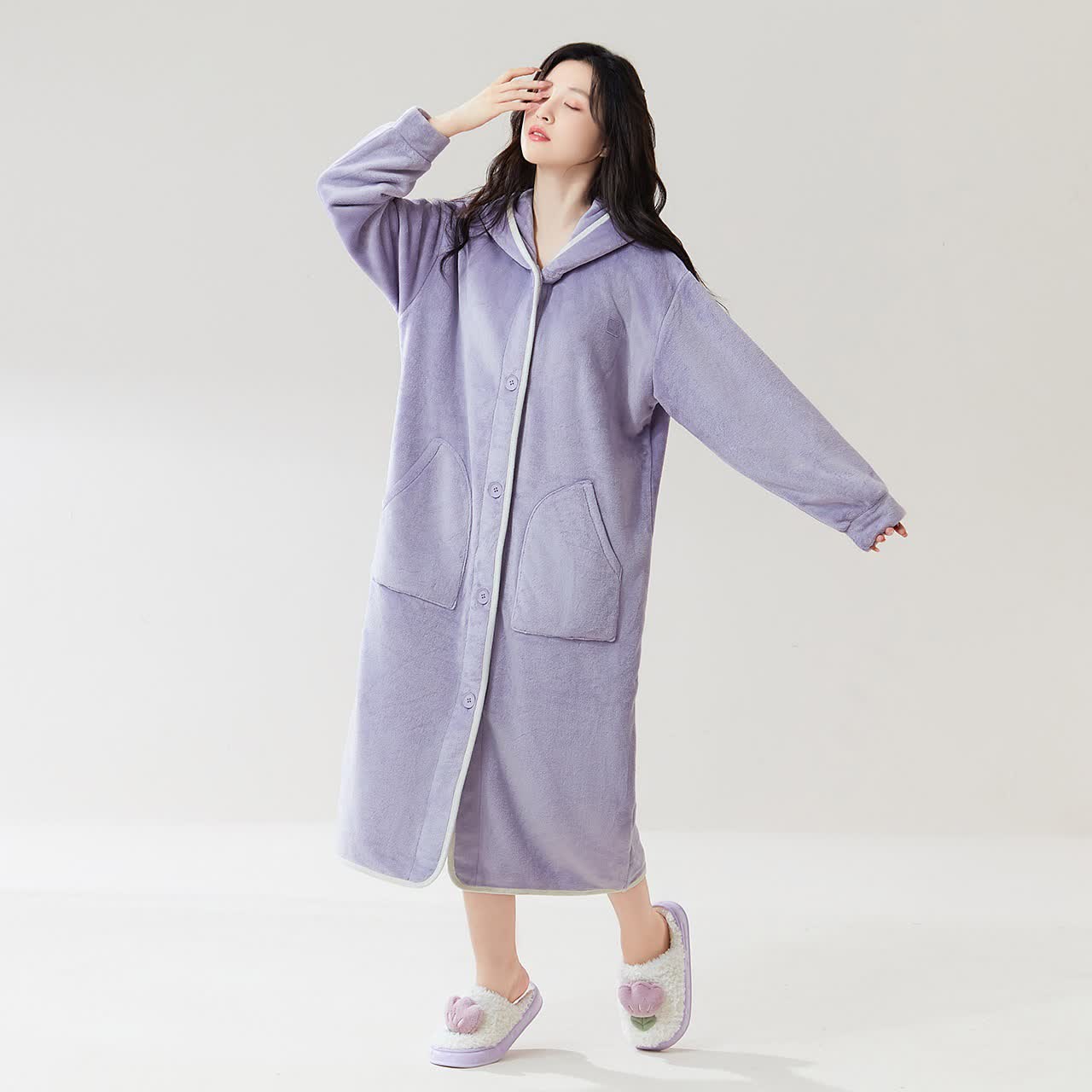 Accappatoio semplice con cappuccio e bottoni in peluche - Viola chiaro - XL - image 3