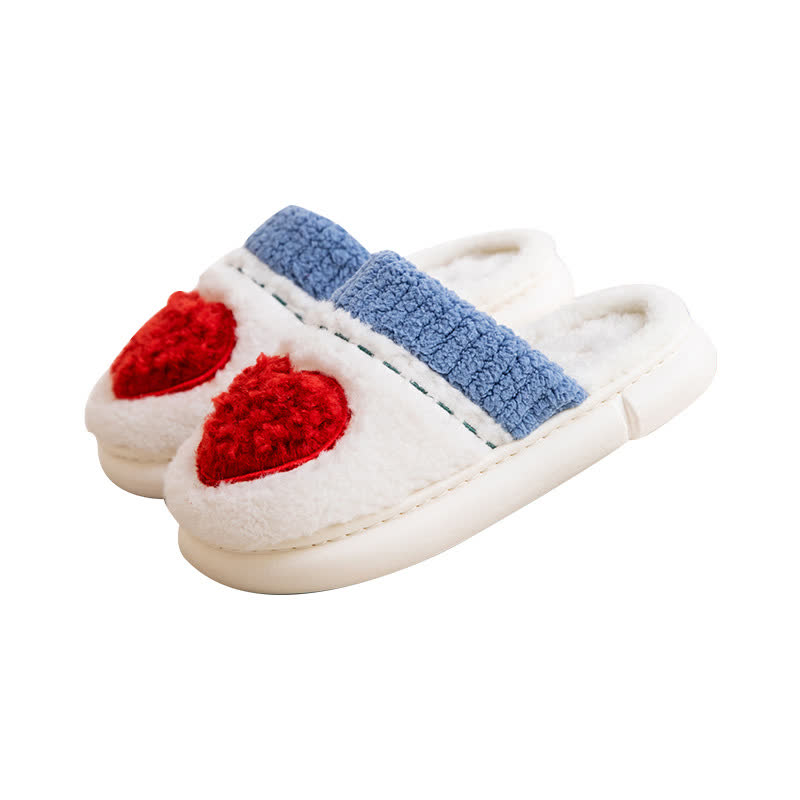 Pantofole di peluche con motivo a cuore - image 5