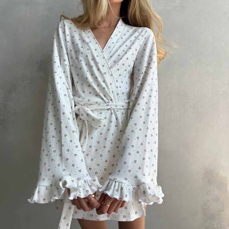 Kimono corto a maniche lunghe con stampa a cuore - image 3