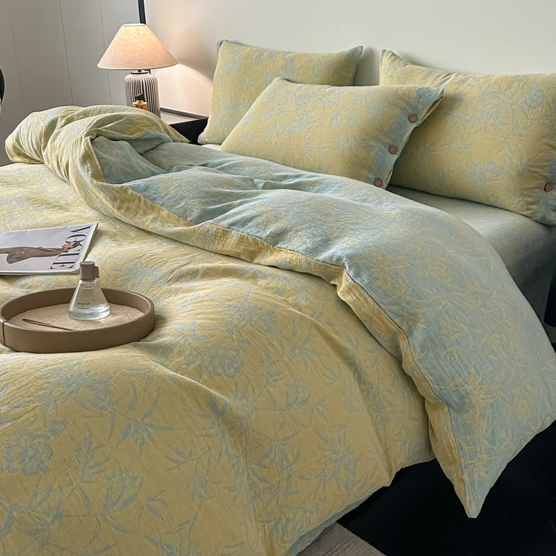 Set di 4 pezzi di biancheria da letto in garza di cotone con motivi floreali e a foglie. - image 1