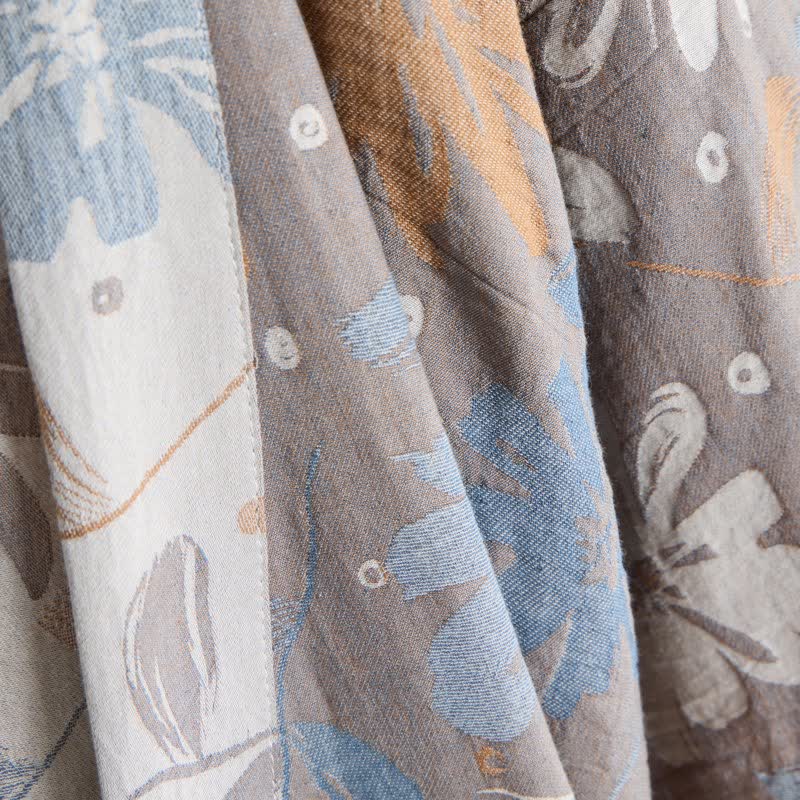 Kimono in garza di cotone grigia con stampa floreale - image 9