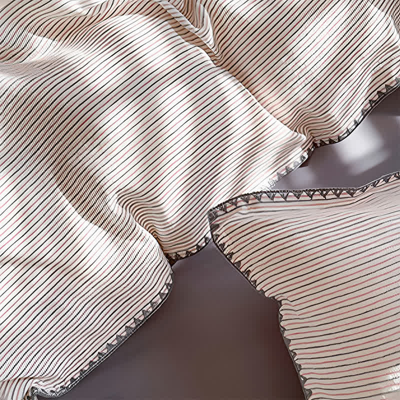 Set di biancheria da letto in cotone lavato con bordo smerlato a righe. - image 7