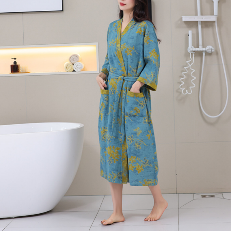 Kimono accappatoio in garza di cotone a fantasia floreale blu - image 1