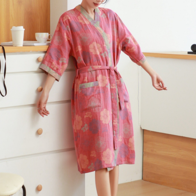 Kimono accappatoio in garza di cotone a fantasia floreale rosa - image 1