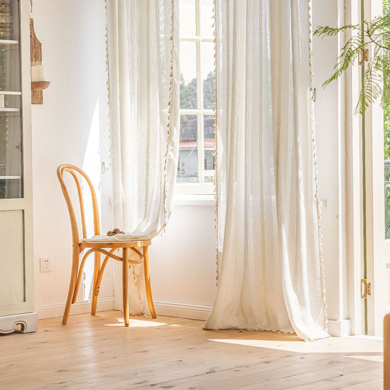 Tenda a righe semi-oscuranti con nappe traforate