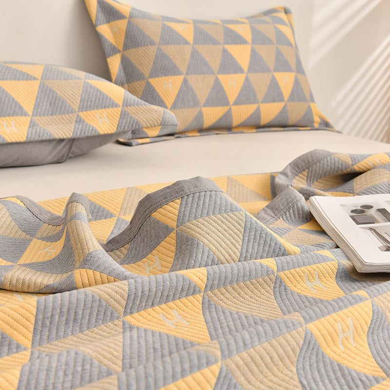 Trapunta in cotone grigio e giallo con motivo triangolare Ownkoti