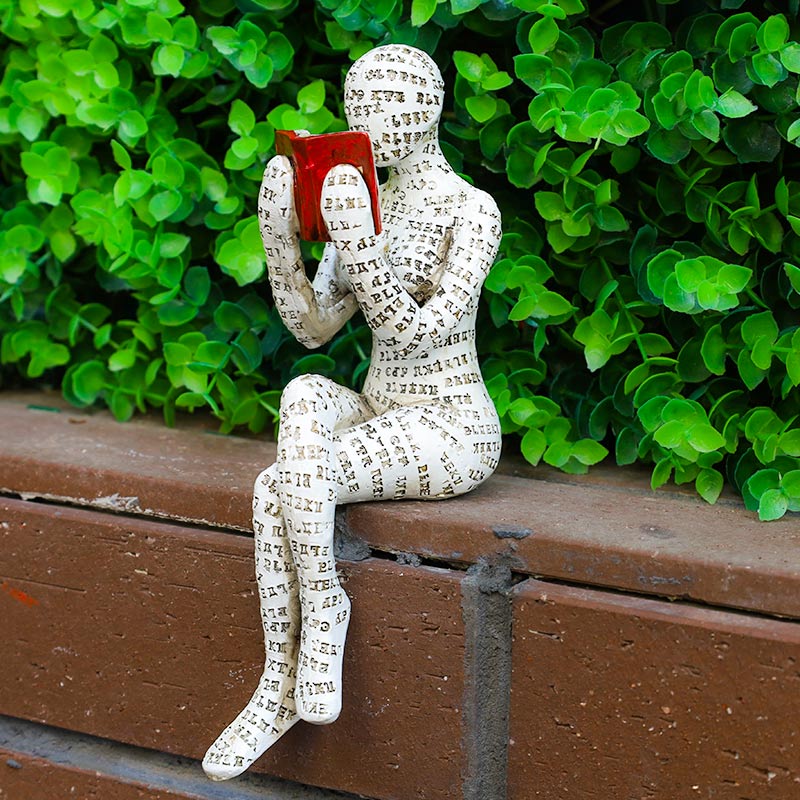 Statua della donna pensatrice che legge, decorazione per libreria