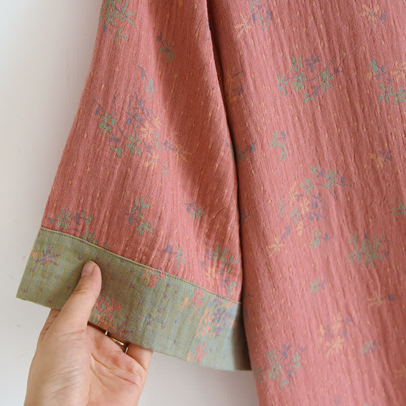Camicia da notte in morbido cotone con scollo a V e motivo floreale naturale