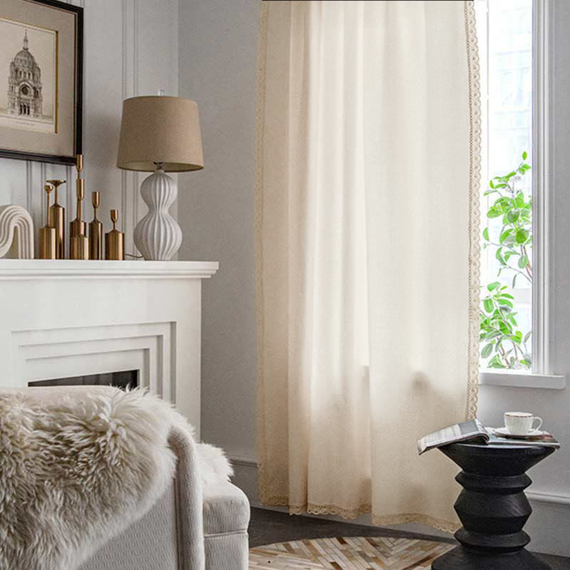 Tenda in cotone bianco con drappeggio traforato e nappa