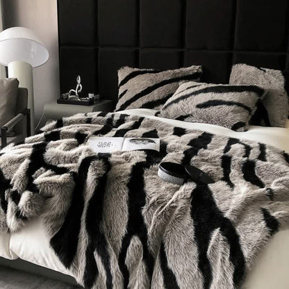 Coperta in pelliccia sintetica con stampa zebra moderna