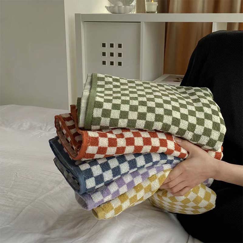 Set di asciugamani da bagno a quadri a scacchi colorblock di Ownkoti