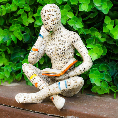 Statua della donna pensatrice che legge, decorazione per libreria