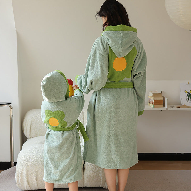Accappatoio con cappuccio in cotone color block a fiori