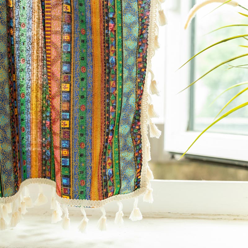 Tenda a strati con nappe a motivo scozzese colorato