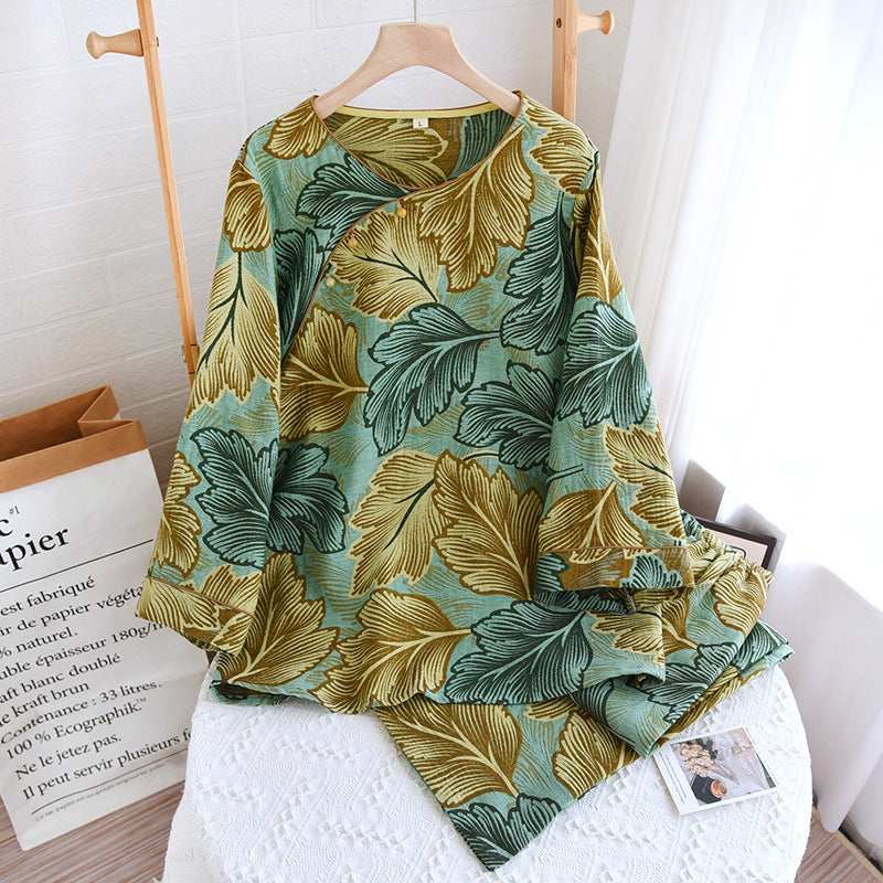 Completo da casa in cotone con foglie tinte in filo