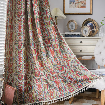 Tenda semi-ombreggiante con nappe geometriche colorate