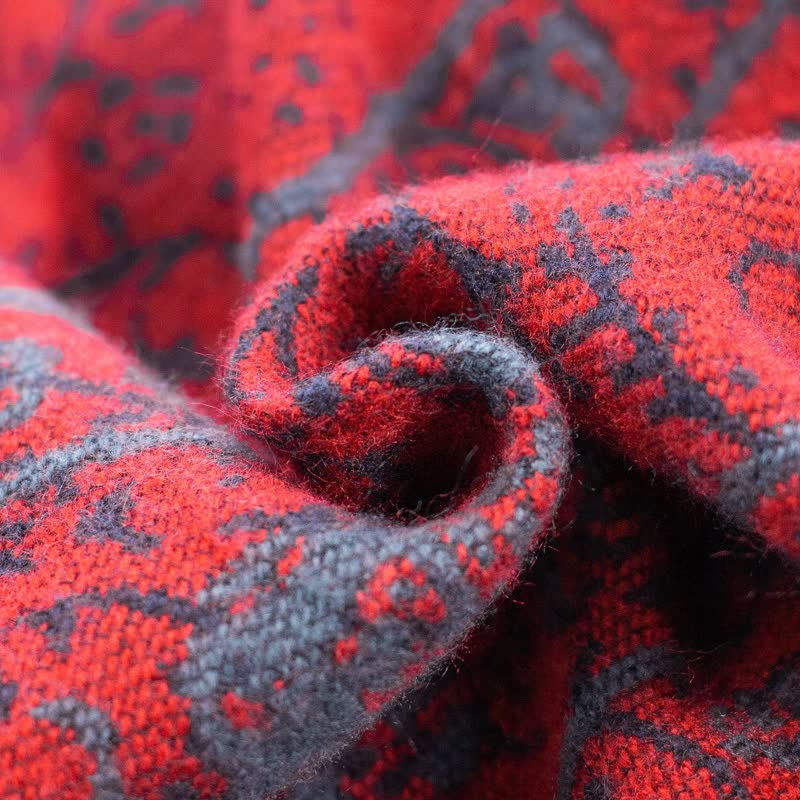 Scialle in acrilico lavorato a maglia con elefante in jacquard