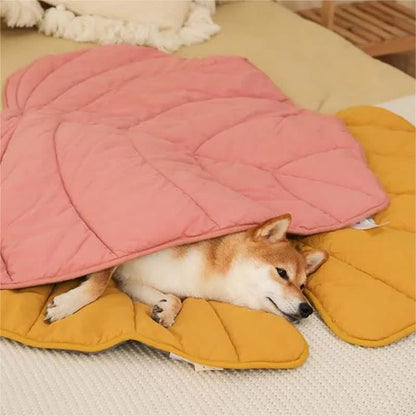 Tappetino assorbente morbido per animali domestici a forma di foglie creative