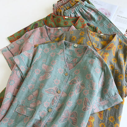 Completo da casa con pantaloni corti in cotone a farfalla