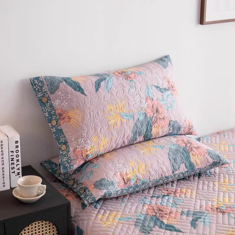 Elegante biancheria da letto trapuntata in puro cotone con motivo floreale