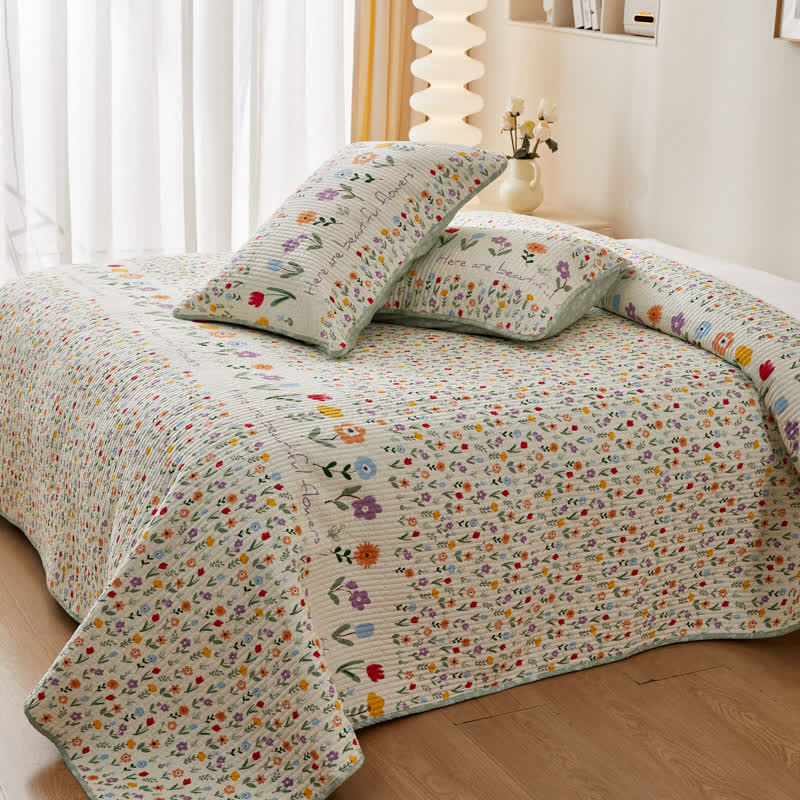 Biancheria da letto trapuntata in puro cotone con motivi floreali colorati