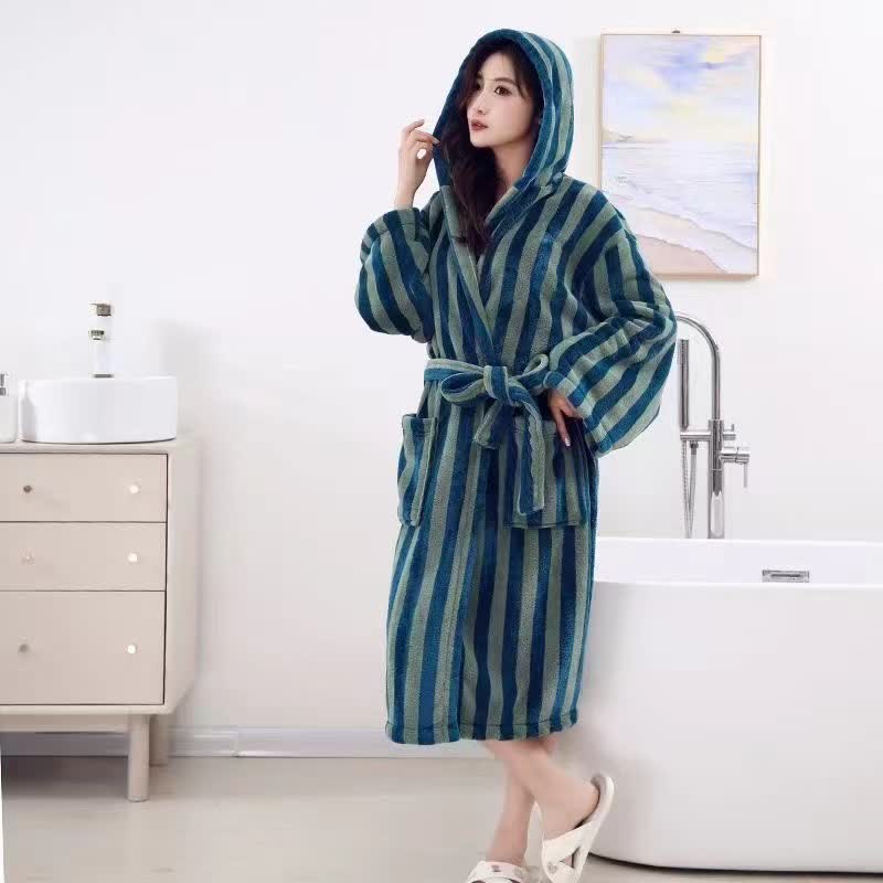 Accappatoio con cappuccio in pile moderno Comfy Line
