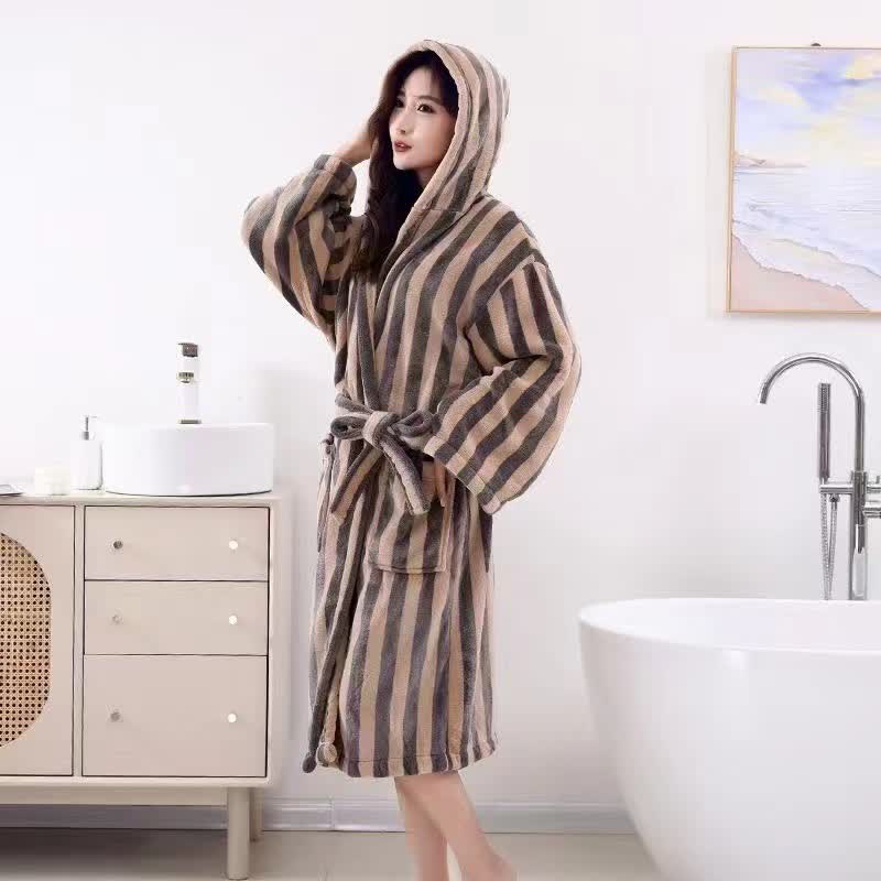 Accappatoio con cappuccio in pile moderno Comfy Line