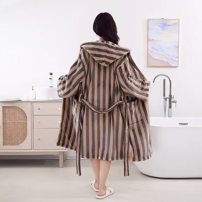 Accappatoio con cappuccio in pile moderno Comfy Line