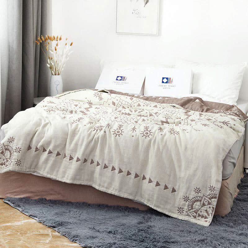 Trapunta reversibile in cotone con motivo floreale Ownkoti Chic Mandala