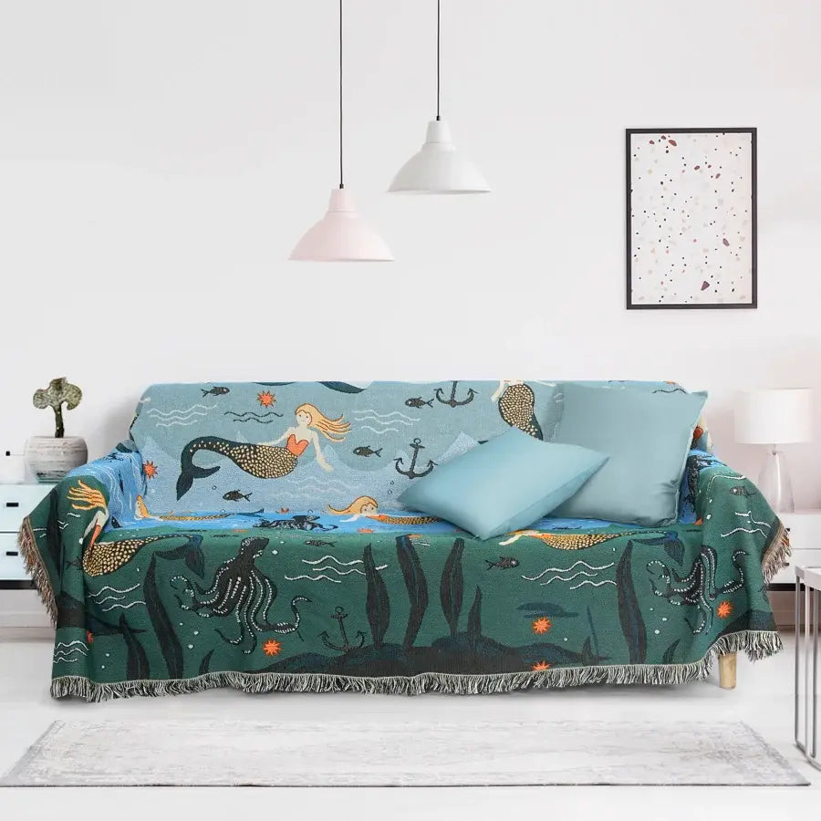 Copridivano con sirena Ownkoti e coperta con nappe di palma