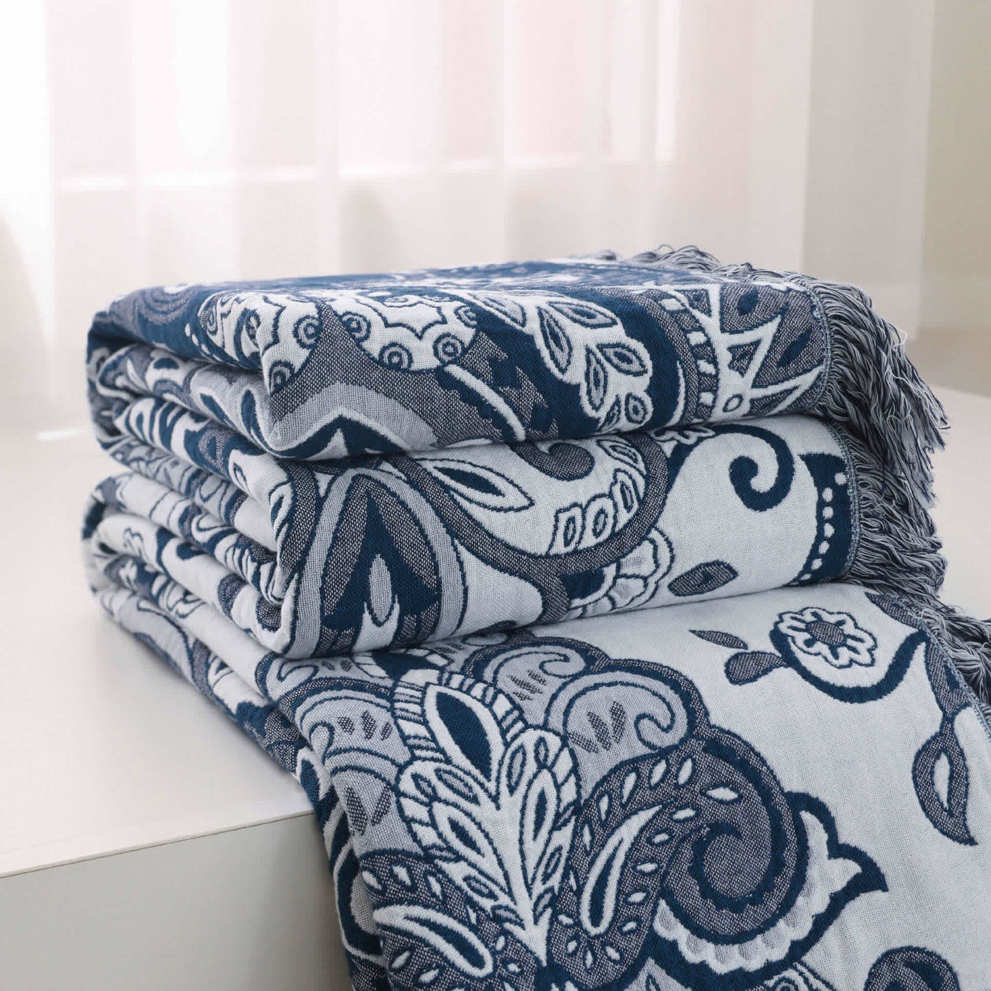 Trapunta leggera con nappa in cotone Paisley retrò