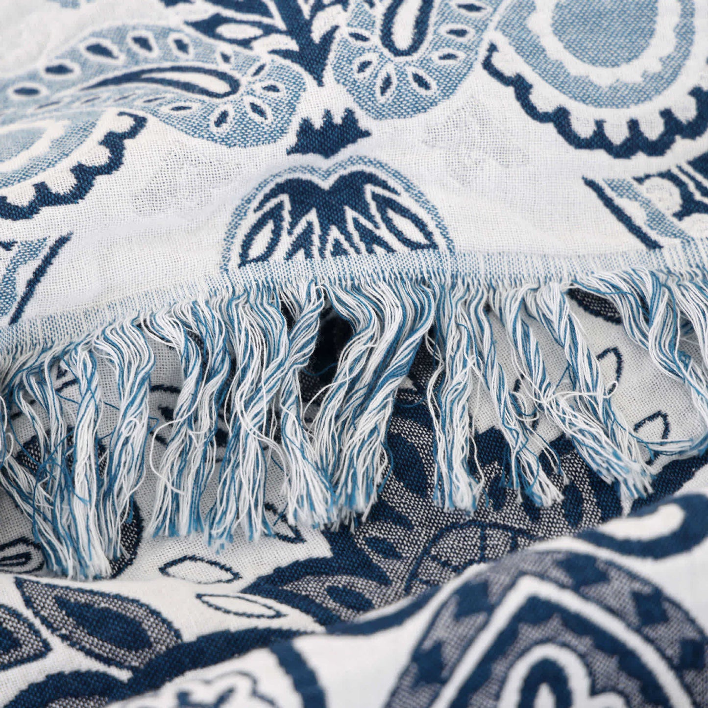 Trapunta leggera con nappa in cotone Paisley retrò