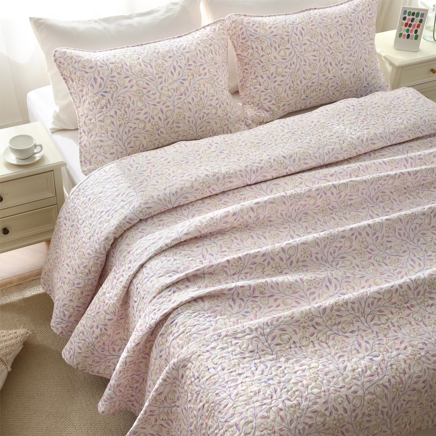 Biancheria da letto estiva trapuntata con motivi floreali in cotone