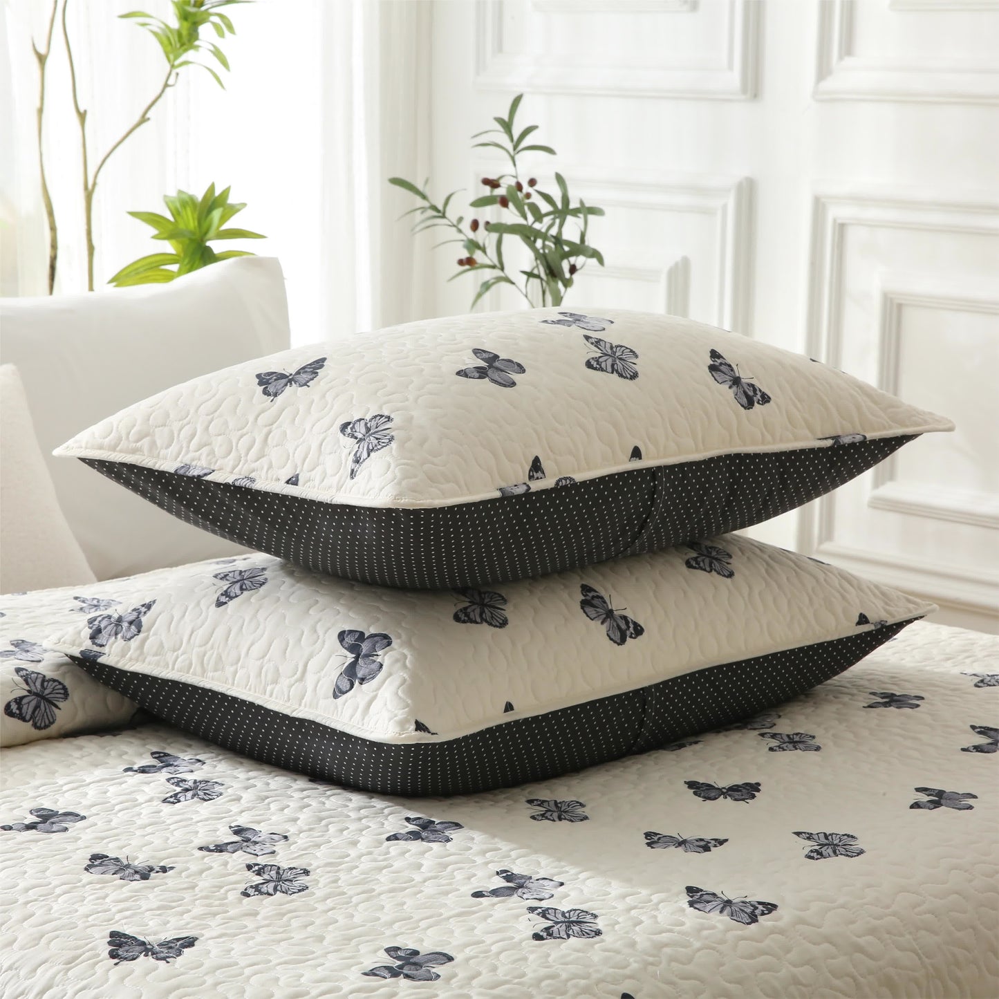 Elegante biancheria da letto trapuntata in puro cotone con motivo a farfalla