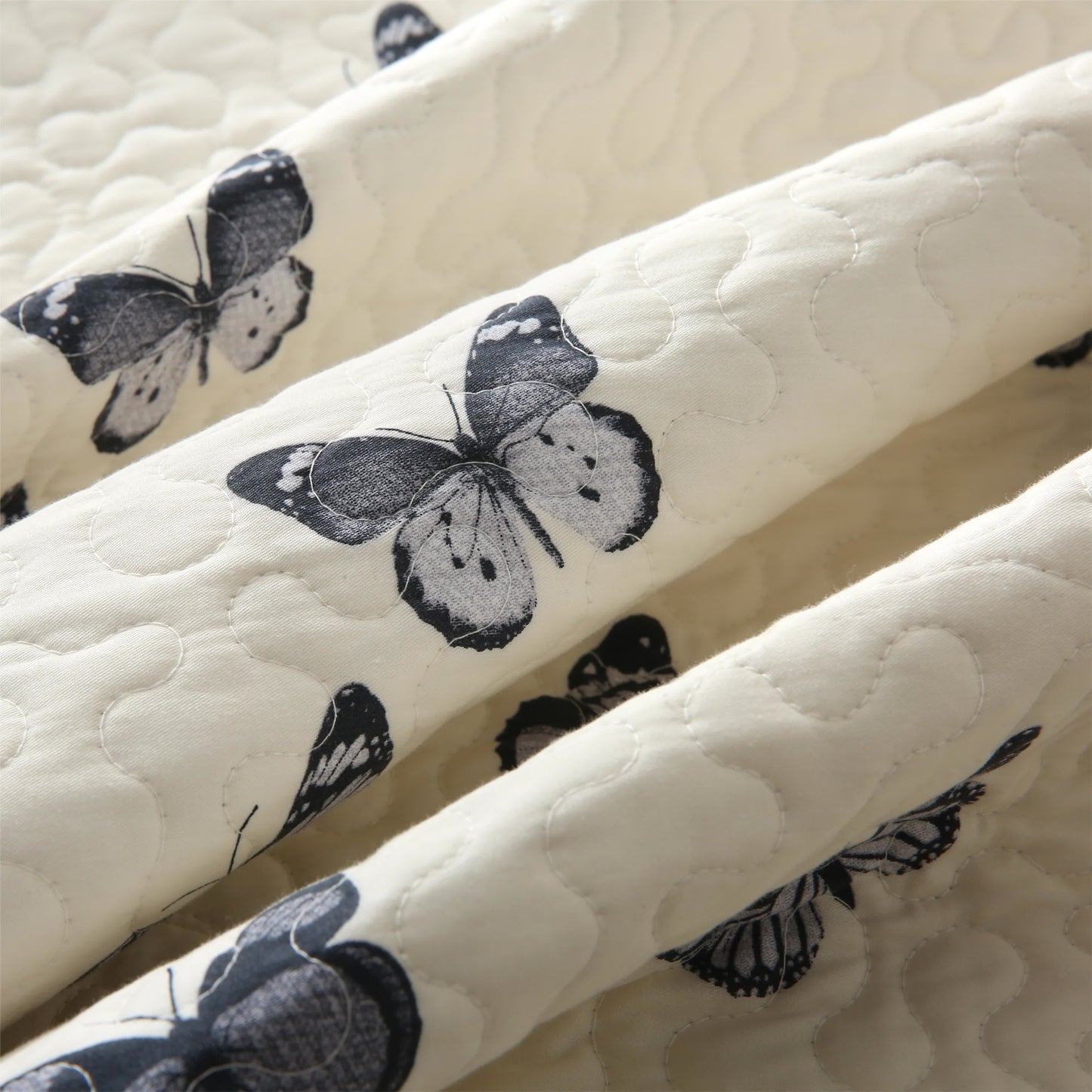 Elegante biancheria da letto trapuntata in puro cotone con motivo a farfalla