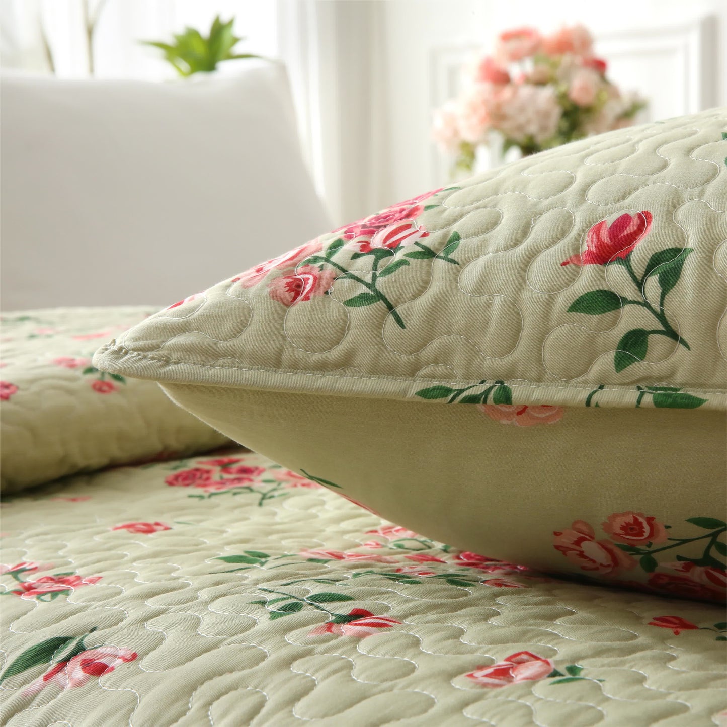 Elegante biancheria da letto trapuntata in cotone con motivo a rose