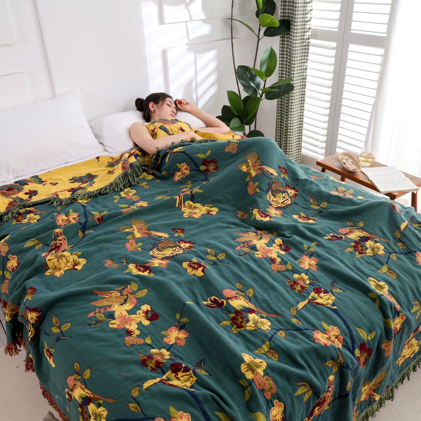 Trapunta reversibile con nappe in cotone floreale Magpie