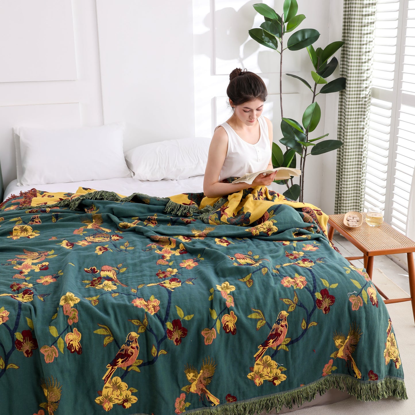 Trapunta reversibile con nappe in cotone floreale Magpie