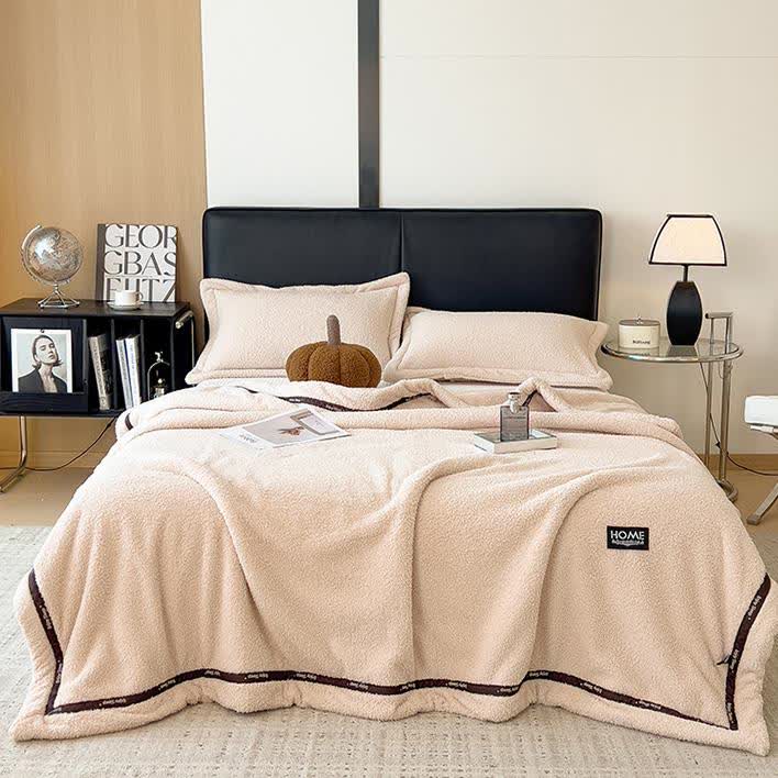 Coperta in pile soffice e dallo stile semplice